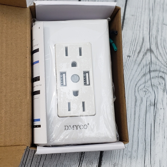 New**WiFi Smart Wall Outlet - Picture 4 of 4